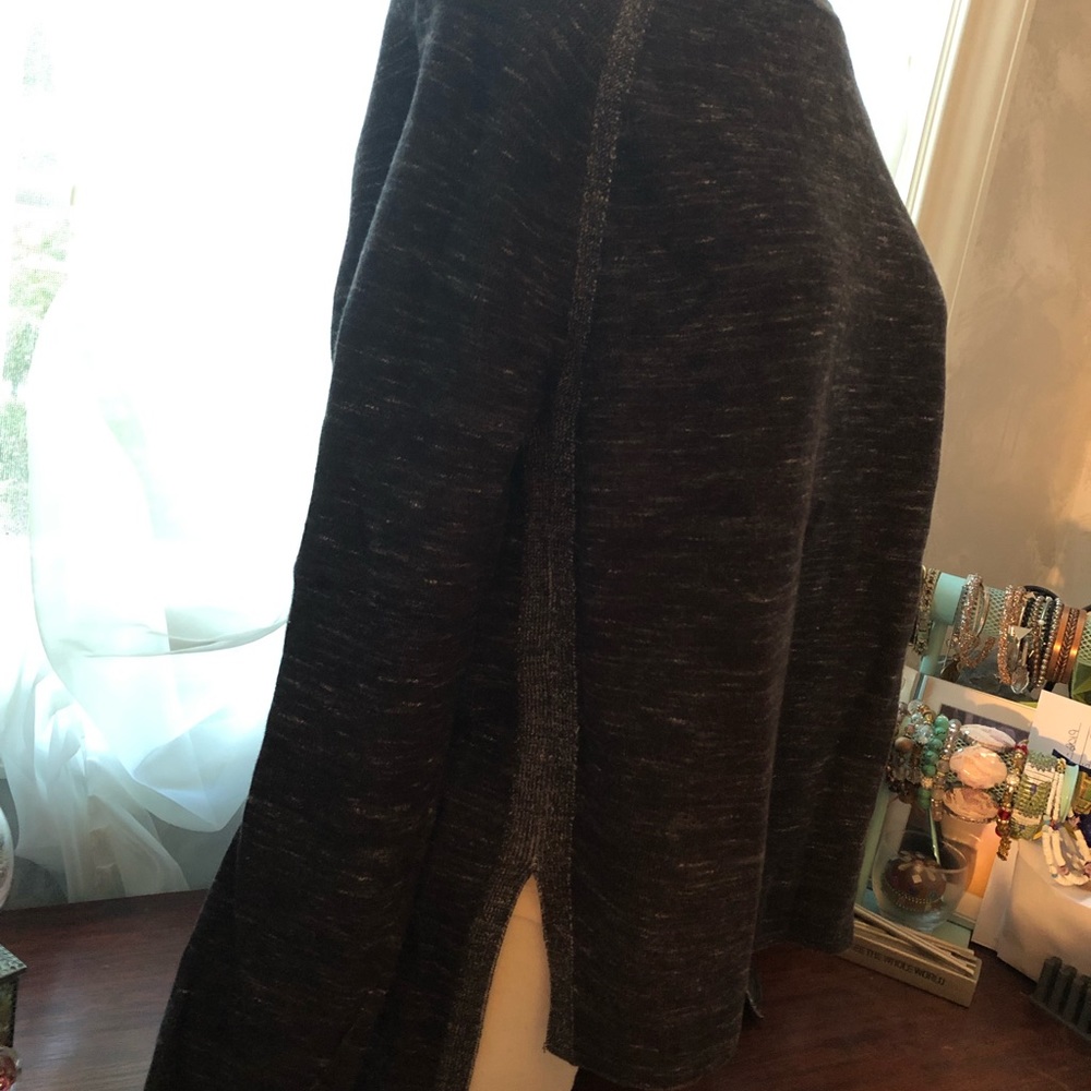 Sweater - Picture 5 of 6